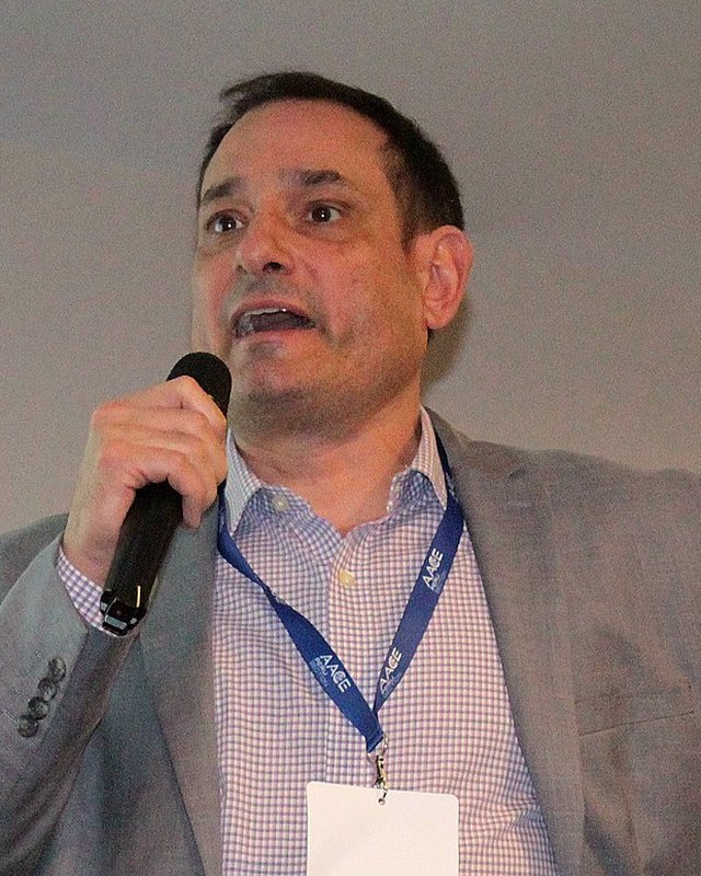 Juan Carlos Miralles speaking at an AACE Peru conference